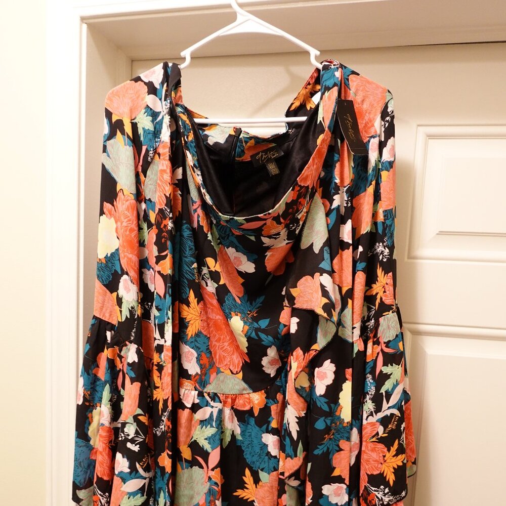 Super fun and colorful skirt from Thalia. Size XXL. NWT